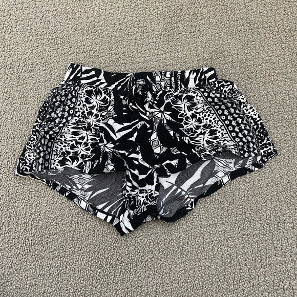 Hawaiian shorts (Tilly’s) - Picture 1 of 2